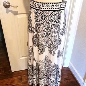 INC Black and White Skirt PM in EUC